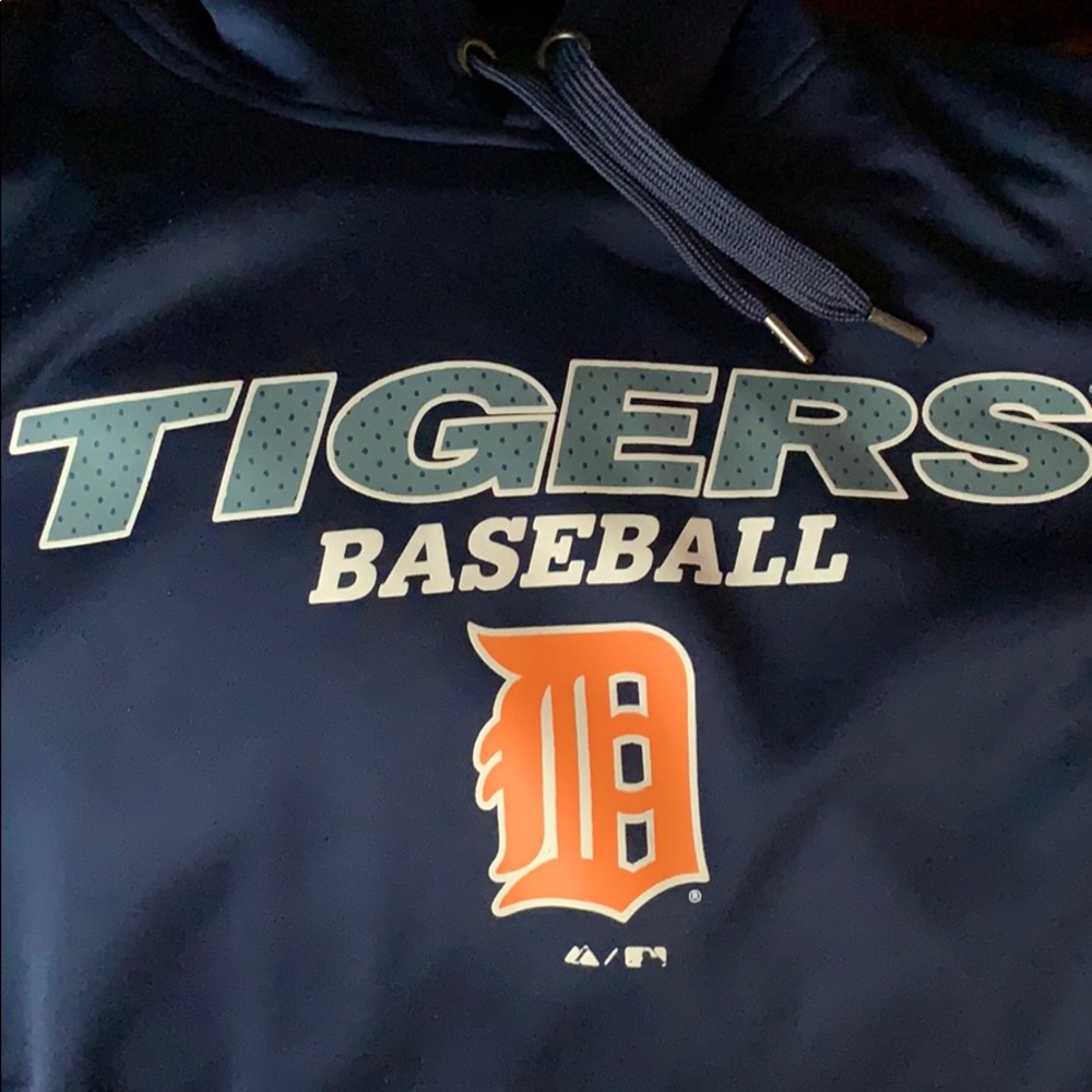 Majestic Men’s Large Detroit Tigers Hoodie - Picture 3 of 4